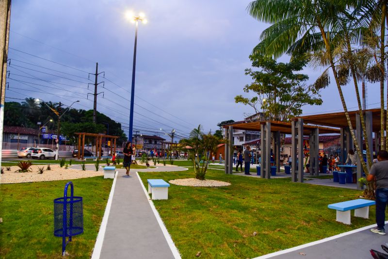 Entrega da Praça do Renascer, totalmente revitalizada na avenida Três Corações