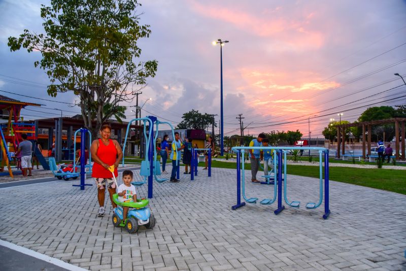 Entrega da Praça do Renascer, totalmente revitalizada na avenida Três Corações