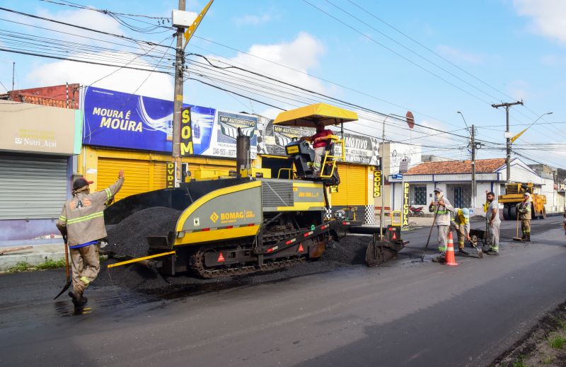 Asfaltamento da avenida Nonato Sanova na Cidade Nova