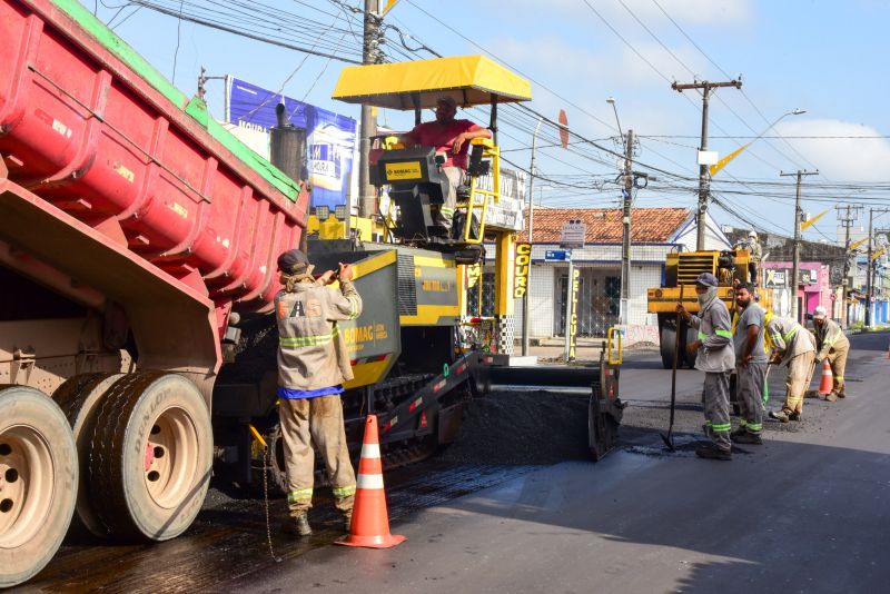 Asfaltamento da avenida Nonato Sanova na Cidade Nova