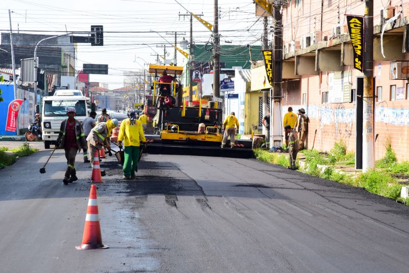 Asfaltamento da avenida Nonato Sanova na Cidade Nova