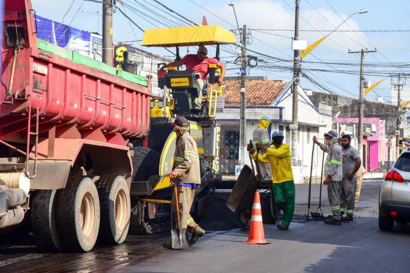 Asfaltamento da avenida Nonato Sanova na Cidade Nova