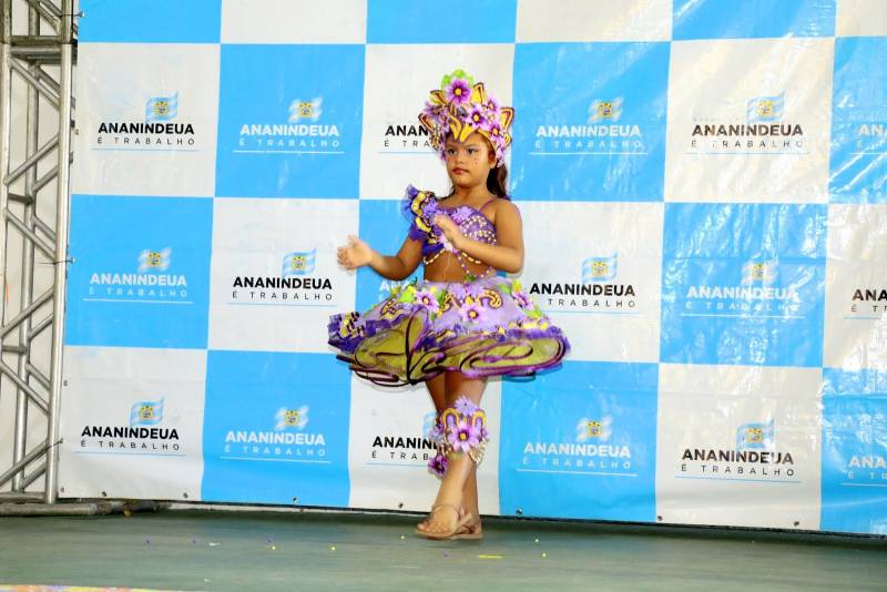 Apresentação da miss da Escola Geraldo Manso