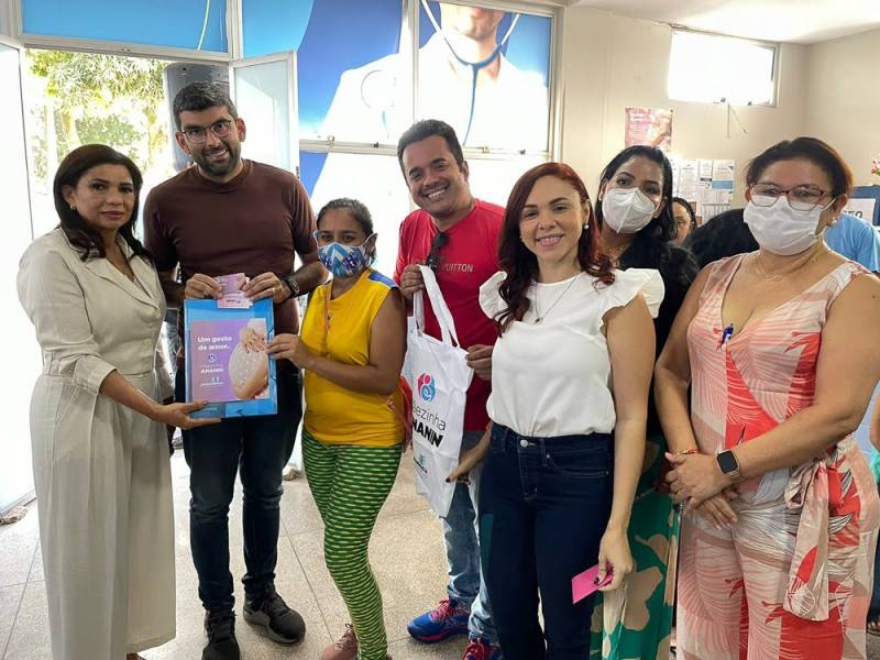 notícia: Programa Mãe Ananin entrega kits de pré natal a grávidas