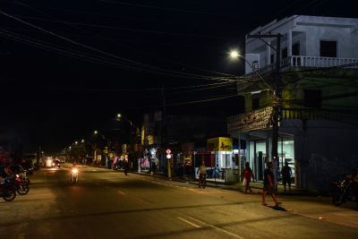 galeria: Assinatura de O.S para realização de troca das lâmpadas em Led no bairro do Distrito Industrial. Programa Ilumina Mais Luz para Ananindeua