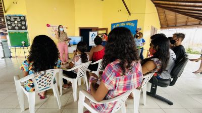 notícia: Gravidez na adolescência é tema de palestra no CRAS de Ananindeua 