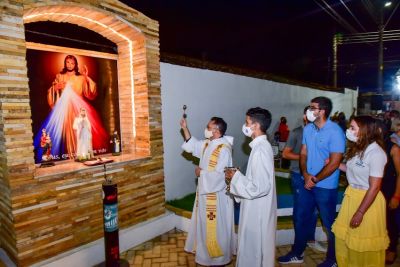 notícia: Moradores de Ananindeua agora contam com espaço ao ar livre para oração.