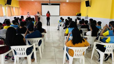 notícia: Prefeitura promove ação para lembrar a importância em debater a temática da gravidez na adolescência