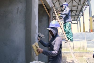 notícia: Em ritmo acelerado as obras da nova feira municipal de Jaderlândia