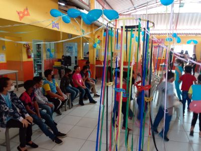 notícia: Alunos da Escola Amélia Reis comemoram o carnaval