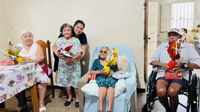 notícia: Idosos celebram a Páscoa com almoço especial e ovos de chocolate