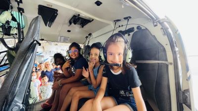 notícia: Crianças conhecem aeronaves em colônia de férias