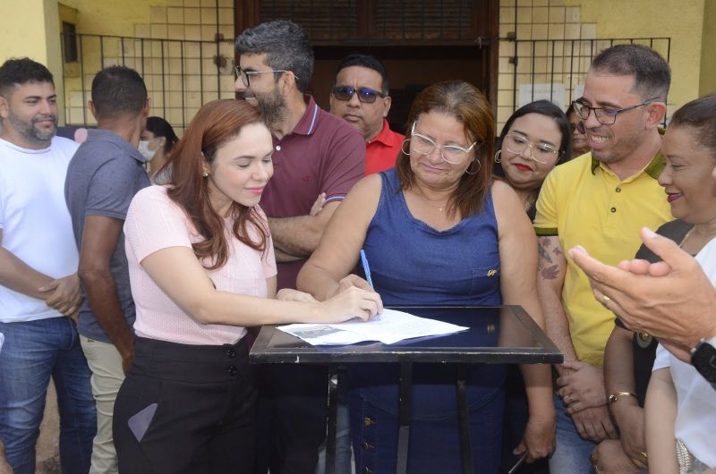 Assinatura de ordem serviço para reforma da Clinica Saúde da Família no bairro do Coqueiro