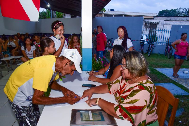 Entrega de Óculos para Pacientes Atendidos no Corujão da Saúde na EMEF Lúcia Vanderley rua da Pedreirinha