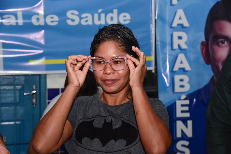 Entrega de Óculos para Pacientes Atendidos no Corujão da Saúde na EMEF Lúcia Vanderley rua da Pedreirinha