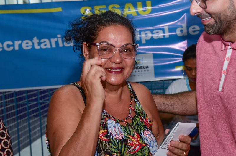 Entrega de Óculos para Pacientes Atendidos no Corujão da Saúde na EMEF Lúcia Vanderley rua da Pedreirinha