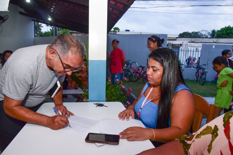 Entrega de Óculos para Pacientes Atendidos no Corujão da Saúde na EMEF Lúcia Vanderley rua da Pedreirinha