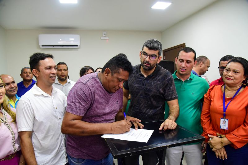 Assinatura De Ordem De Serviço Na Vila Esperança, Para Reforma da Unidade de Saúde e Programa Ilumina Mais Luz para Ananindeua