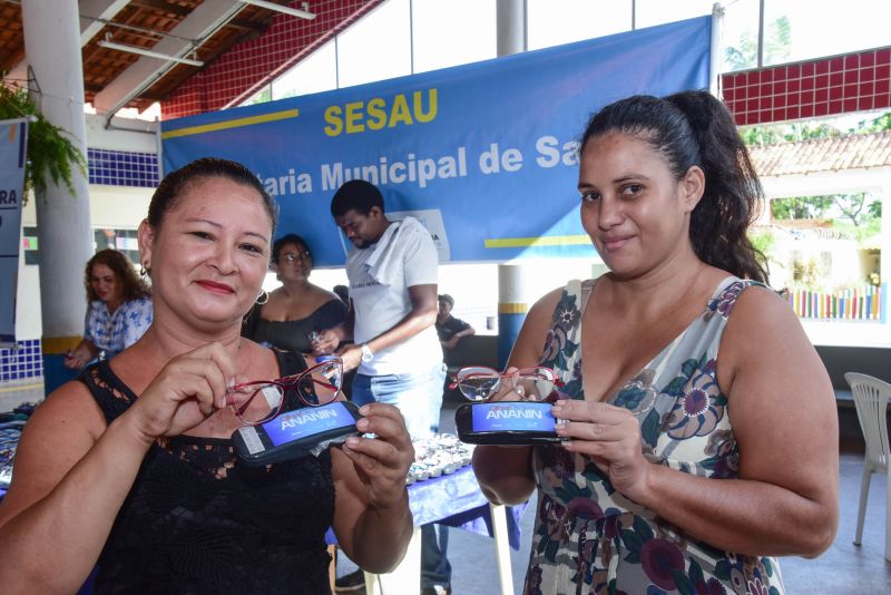 Entrega de Óculos aos pacientes atendidos na Ação Corujão da Saúde na comunidade Marighella no Aurá