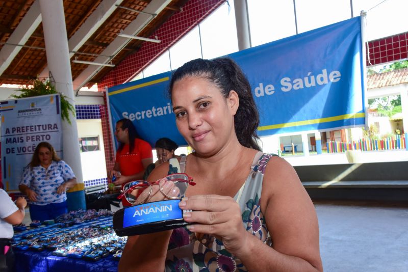 Entrega de Óculos aos pacientes atendidos na Ação Corujão da Saúde na comunidade Marighella no Aurá