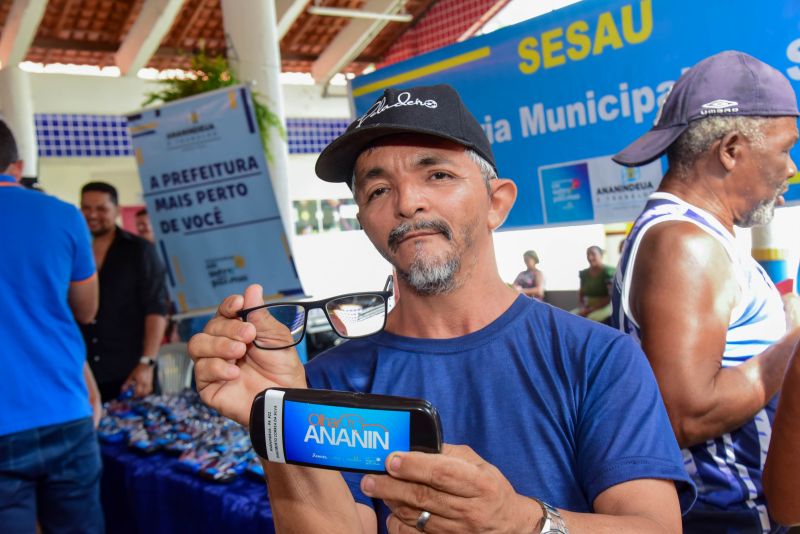 Entrega de Óculos aos pacientes atendidos na Ação Corujão da Saúde na comunidade Marighella no Aurá