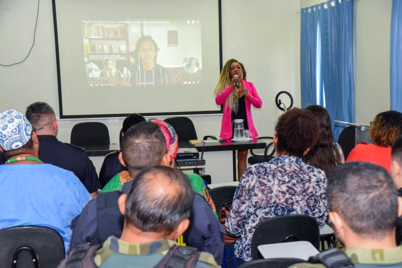 Palestra sobre violência racial e intolerância religiosa no Auditorio da OAB Ananindeua