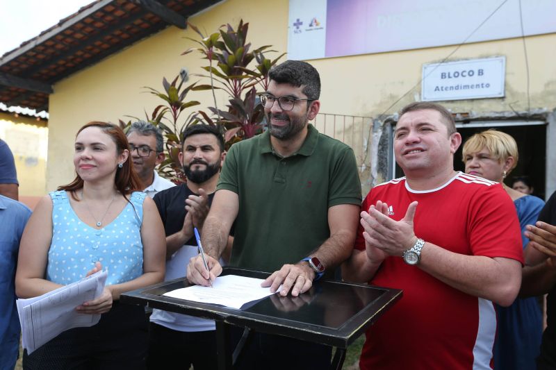 Assinatura de ordem de serviço para reforma da Clinica Saúde Da Família, no bairro Distrito Industrial