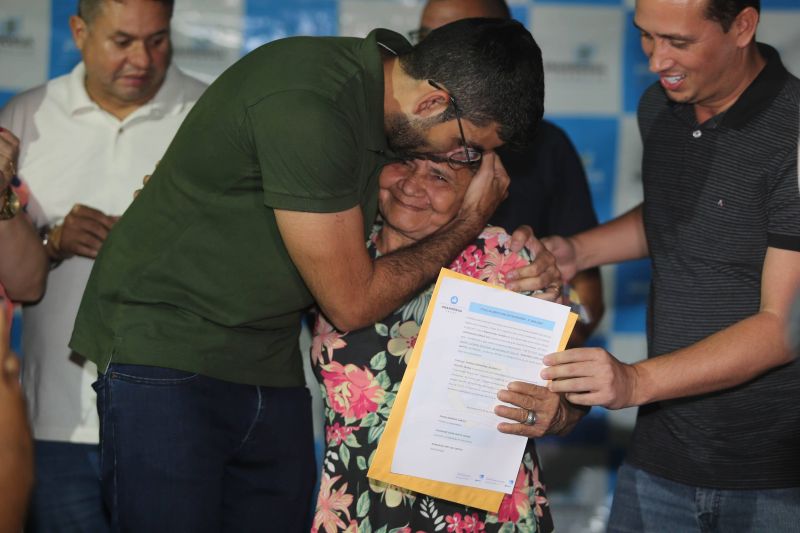 Entrega de Títulos de Propriedade na comunidade Park no bairro Icuí