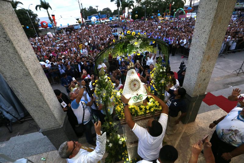 Chegada do traslado da Imagem Peregrina de Nossa Senhora de Nazaré na Igreja Matriz de Ananindeua