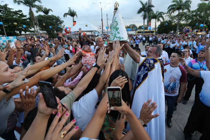 Chegada do traslado da Imagem Peregrina de Nossa Senhora de Nazaré na Igreja Matriz de Ananindeua