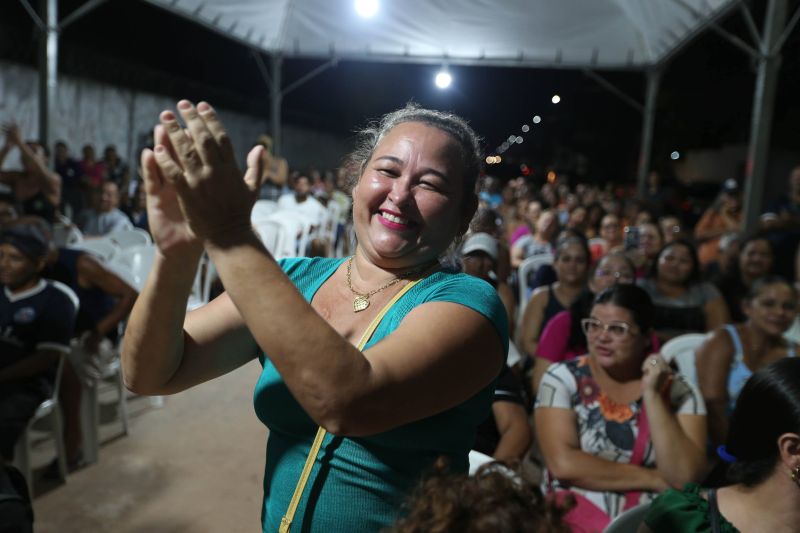 Entrega tÍtulos de propriedade através do programa Ananindeua Legal no Distrito industrial