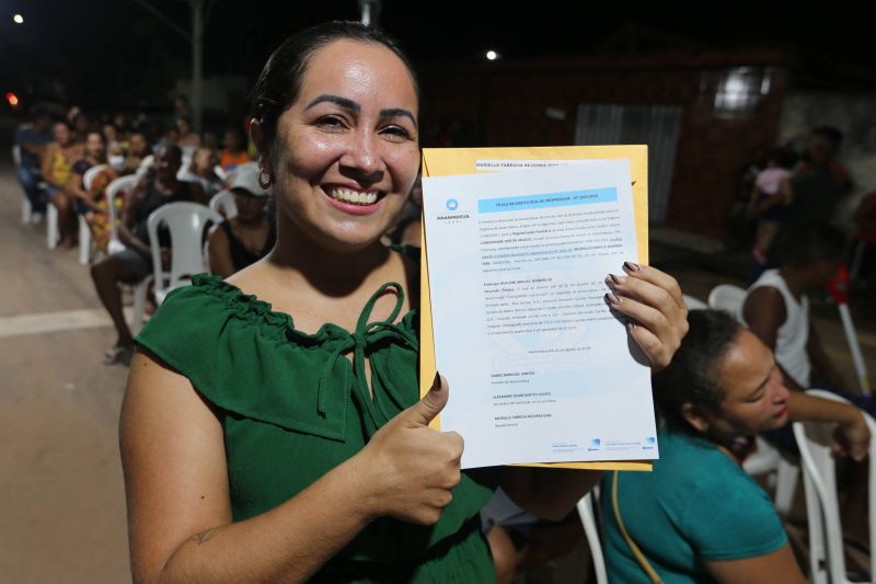 Entrega tÍtulos de propriedade através do programa Ananindeua Legal no Distrito industrial