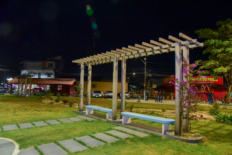 Praça Renascer na avenida 3 Corações na Cidade Nova