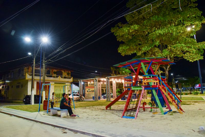 Praça Renascer na avenida 3 Corações na Cidade Nova