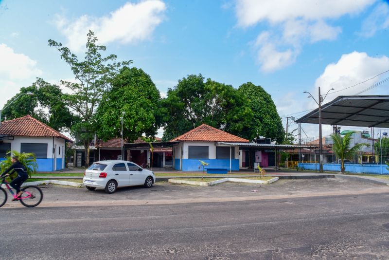 Praça do Park Anne, quadra e espaço de alimentação no conjunto Júlia Seffer