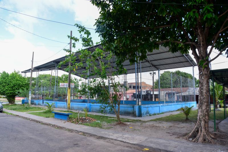 Praça do Park Anne, quadra e espaço de alimentação no conjunto Júlia Seffer