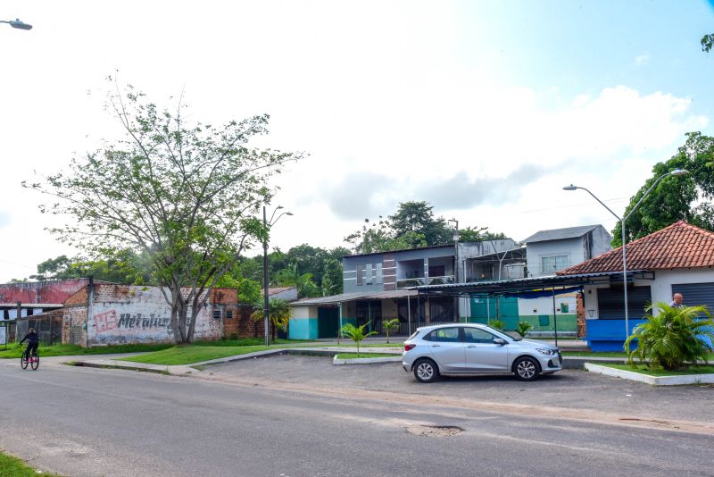 Praça do Park Anne, quadra e espaço de alimentação no conjunto Júlia Seffer