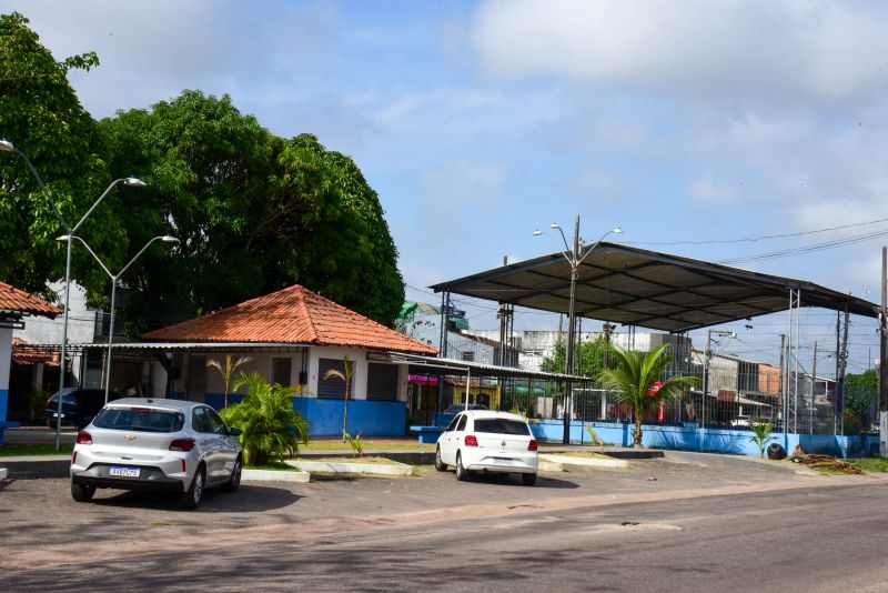 Praça do Park Anne, quadra e espaço de alimentação no conjunto Júlia Seffer