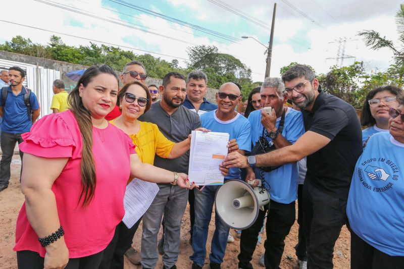 Ato de entrega de terreno para construção de Unidade Infantil na Comunidade 28 de Agosto