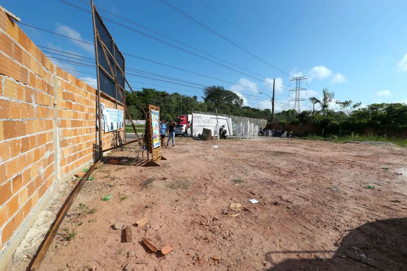 Ato de entrega de terreno para construção de Unidade Infantil na Comunidade 28 de Agosto