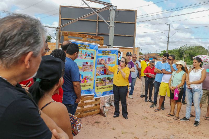 Ato de entrega de terreno para construção de Unidade Infantil na Comunidade 28 de Agosto