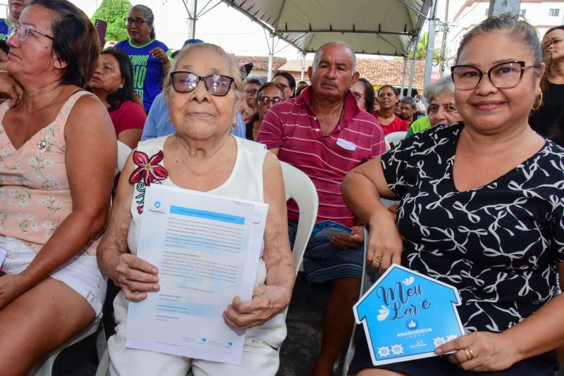 Entrega de Títulos de Propriedade na Comunidade Floresta Parque, através do Programa Ananindeua Legal no bairro Centro