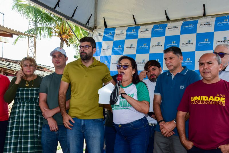 Entrega de Títulos de Propriedade na Comunidade Floresta Parque, através do Programa Ananindeua Legal no bairro Centro