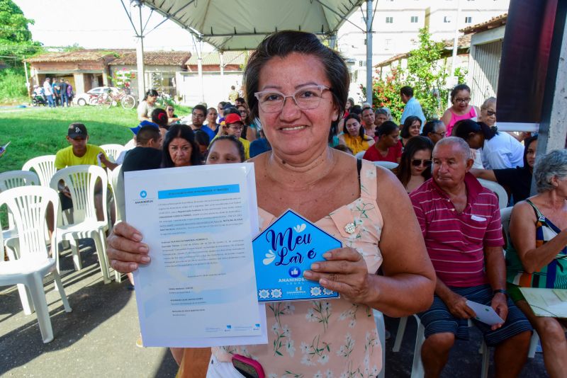 Entrega de Títulos de Propriedade na Comunidade Floresta Parque, através do Programa Ananindeua Legal no bairro Centro