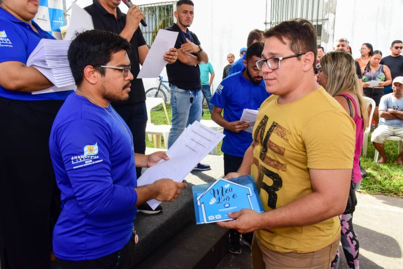 Entrega de Títulos de Propriedade na Comunidade Floresta Parque, através do Programa Ananindeua Legal no bairro Centro