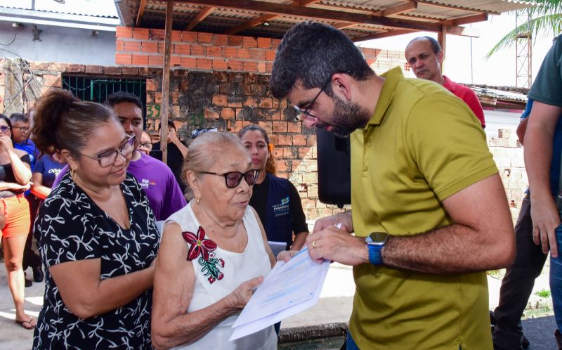 Entrega de Títulos de Propriedade na Comunidade Floresta Parque, através do Programa Ananindeua Legal no bairro Centro