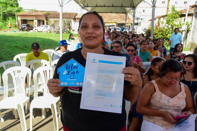 Entrega de Títulos de Propriedade na Comunidade Floresta Parque, através do Programa Ananindeua Legal no bairro Centro