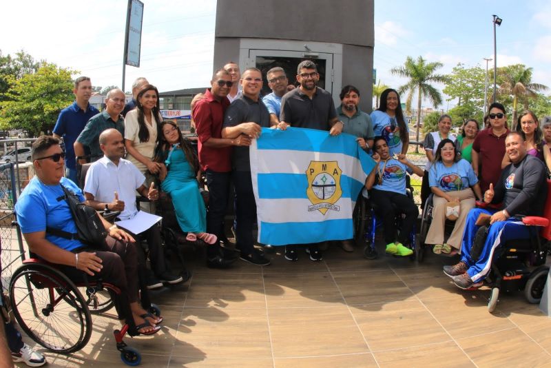 Entrega da Plataforma Elevatória da Praça Da Bíblia