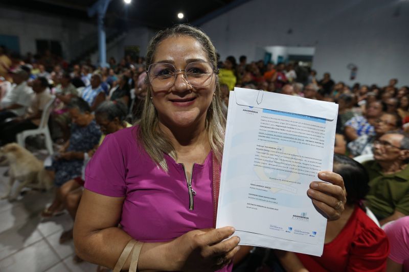 Entrega de Títulos de Propriedade na comunidade São Judas Tadeu no bairro de Águas Lindas