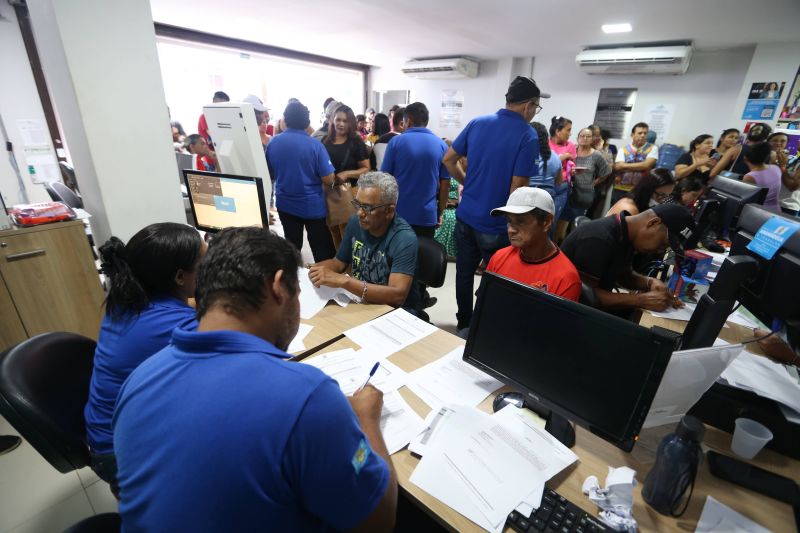 Feirantes do mercado do Distrito Industrial e mercado do Curuçambá para entrada no recebimento do auxilio feirantes Ananin
